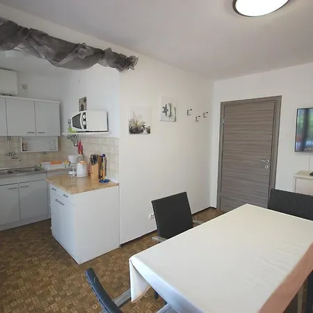 Jakobi Apartment Njivice