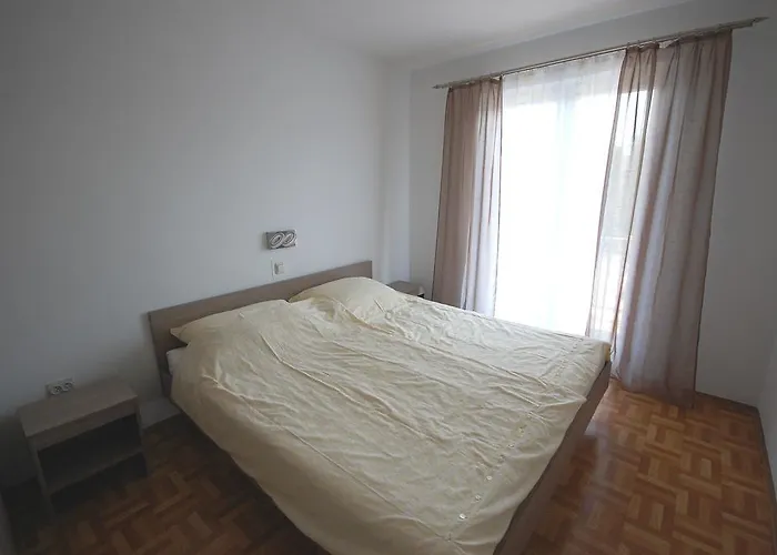 Jakobi By El-pi Tours *